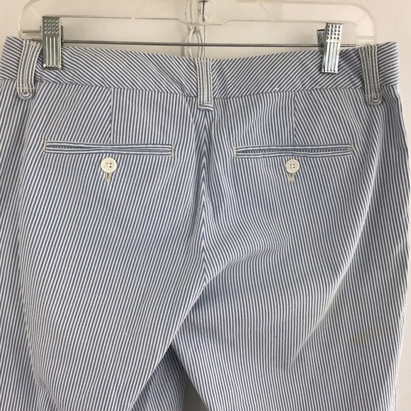 Gap Original stretch almost vintage blue and white seersucker capris. Size 6. - Picture 4 of 7
